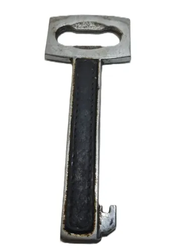 Abridor de garrafas projetado para parecer uma chave antiga 17 cm