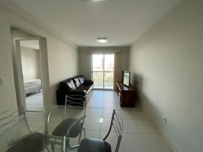 Apartamento mobiliado pra locação no Centro com 2 quartos sendo 1 suíte - Portaria e Área