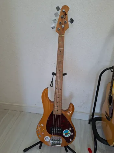Baixo Olp Modelo Music Man