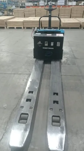 Transpaleteira Elétrica Lança Dupla e Empilhadeira Tracionária Paletrans PT 16/54 Fast
