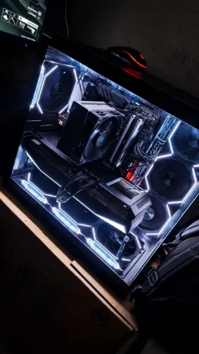 PC GAMER RYZEN 7 5700X + RX 9070XT + 32GB DE RAM