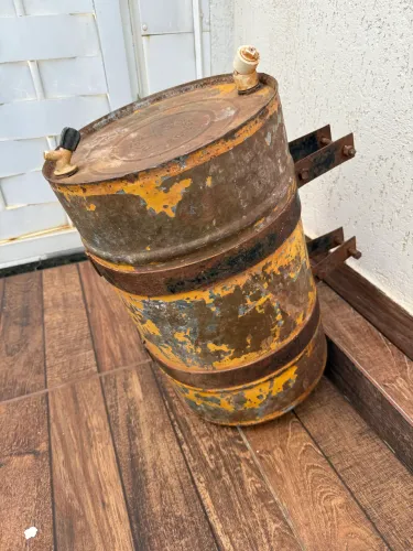 Corote antigo de lata de caminhão