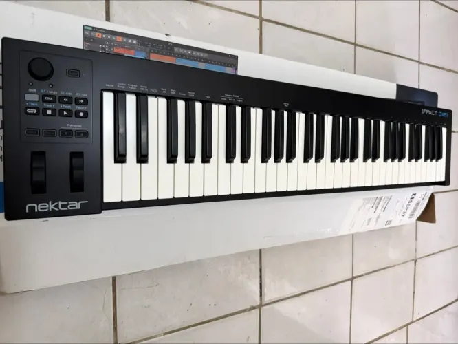 Teclado controlador Nektar impact gx61