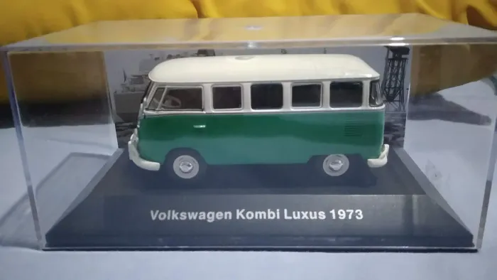 Miniaturas de carros 1.43