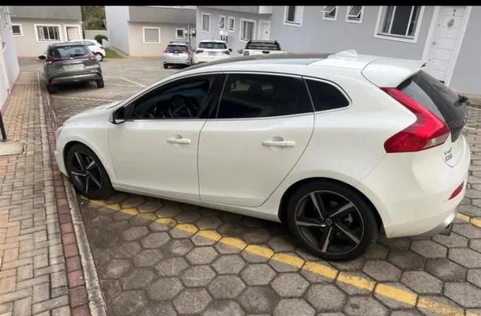 Volvo V40 T-5 R-design 2.0 Aut. 2016