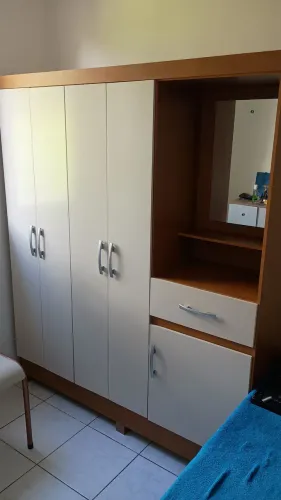 DISPONÍVEL VENDO GUARDA ROUPA Perfeito estado