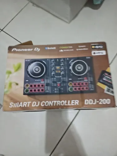 Vendo controladora e uma mesa de Dj