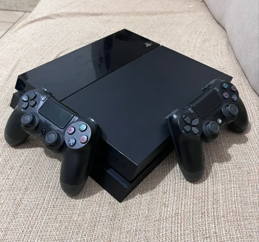 Ps4 desbloqueado ( goldhen ) 1000gb cheio de jogos. 2 controles