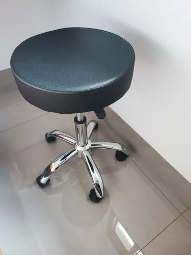 Banqueta Mocho com rodinhas semi nova