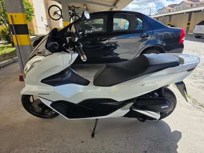 PCX 2024, com apenas 7.300 Km rodados.