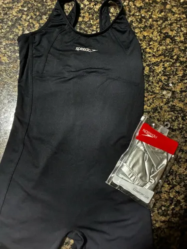 Roupa de natação nunca usada
