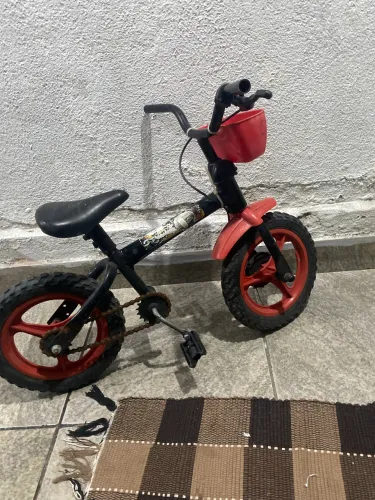 Vendo bicicletinha para criança pequena