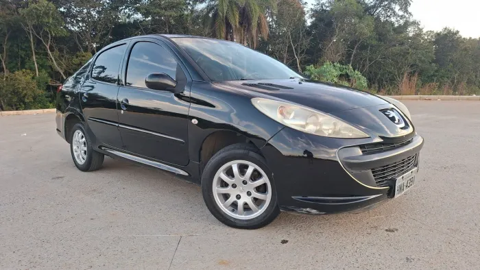 Peugeot 207 Sedan Passion XR 1.4 Flex 8V 4P 2010