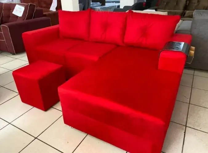 Novos e confortável sofás