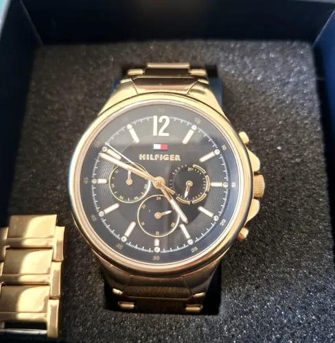 Relogio Tommy hilfiger pouco uso, comprado na vivara. 