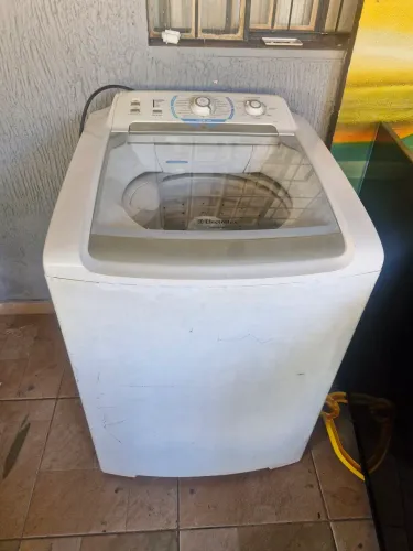 Máquina de lavar grande Electrolux 12kg funciona perfeitamente nível de água automático