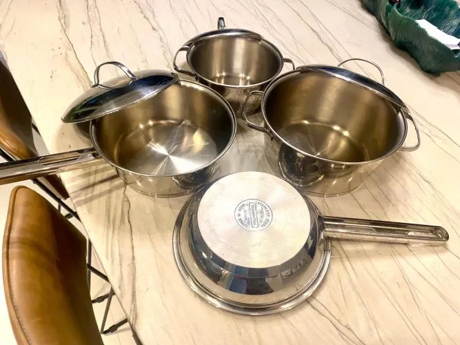 Vendo Jogo de Panelas Inox Tramontina com fundo triplo - 5 Peças
