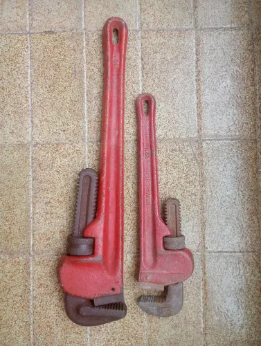 Chaves de grifo 18 e 12