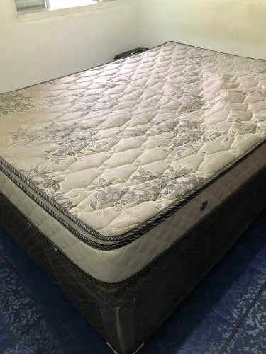 Cama e colchão à venda 