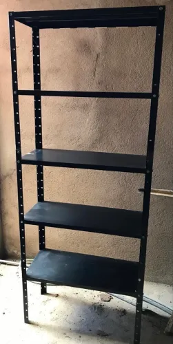 Estante de ferro