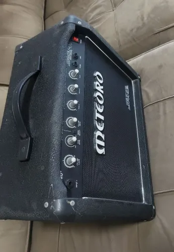 Cubo guitarra meteoro 50w