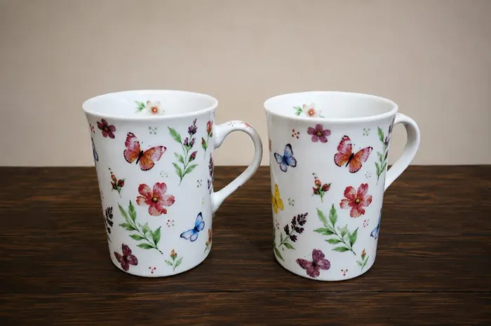 Dupla De Canecas De Porcelana Fina Novo - Estampa Floral E Borboletas