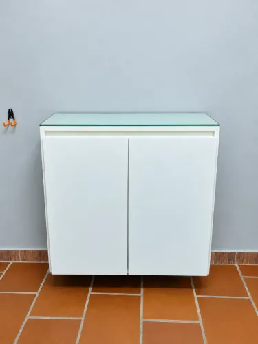 Armário/Balcão Suspenso 2 Portas com Tampo de Vidro - 90 x 39 x 100 cm