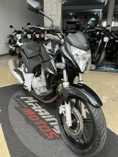 Honda CB300r em excelente estado de conservação! Vale a pena conferir!