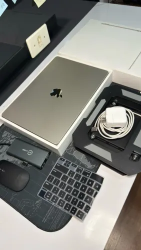 MACBOOK AIR M4 2025 | 16GB | 256GB | BATERIA 100% | KIT COMPLETO