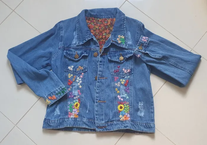 Vendo Jaqueta NOVA bordada a mão - leia o anúncio