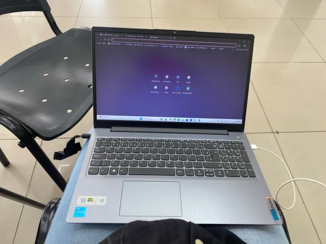 Vendo notebook Lenovo I3 11º geração/ única dona/ possui caixa e nota