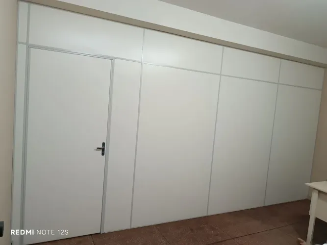 Vendo parede divisória de eucatex para escritório com porta r$800 centro Ipatinga 