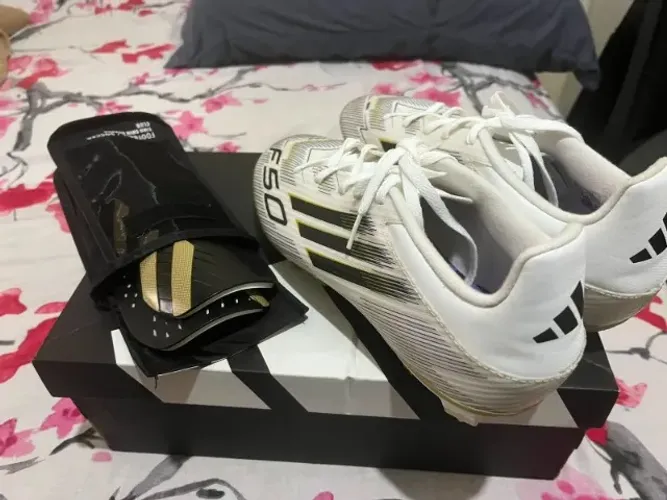 Chuteira Adidas F50 Campo + Caneleira - Tamanho 41 - Usada 1 Vez