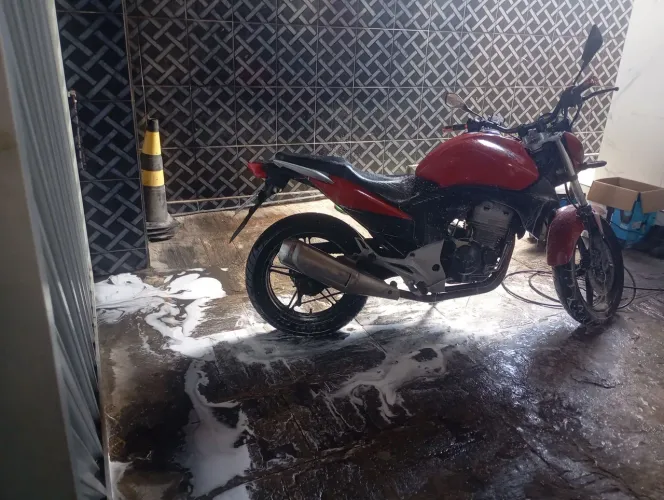 CB 300R conservada
