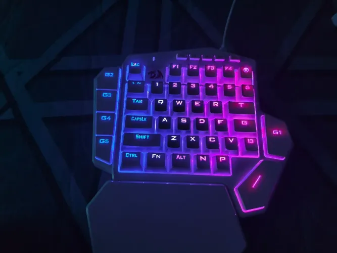 Keypad Gamer Redragon Diti K585 Mecânico Branco teclado