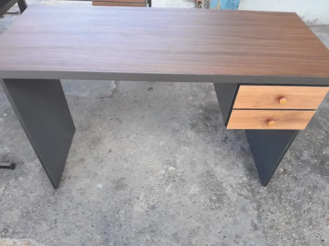 Mesa reta toda de MDF