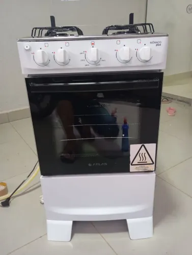 Fogão 4 bocas em perfeito estado, já vai com o registro