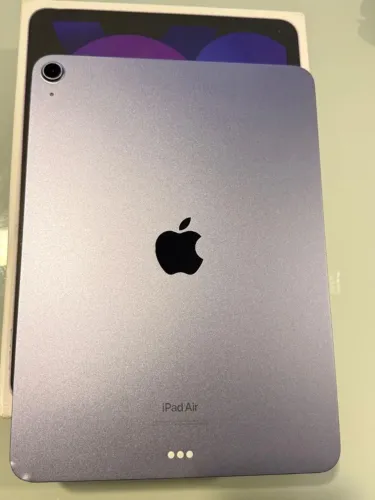 Apple iPad Air (5ª geração) 10.9" Wi-Fi 64 GB Chip M1 - Roxo