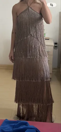 Vestido de gala com franjas