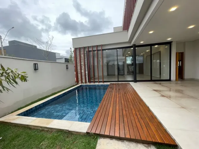 Sobrado para venda com 270 metros quadrados com 3 quartos (suítes)
