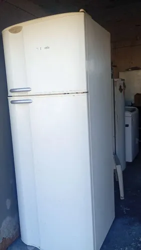Vendo geladeira dou garantia