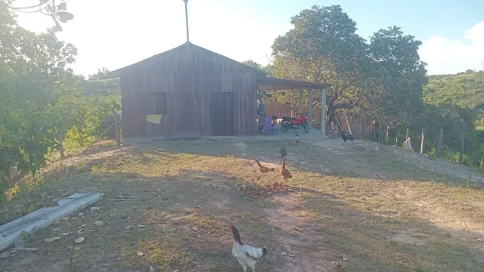 Vendo terra toda feita e toda cercada toda cortada por água tem açude já com criaçao