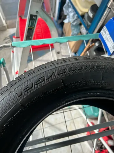 Par pneus 195/60R15 