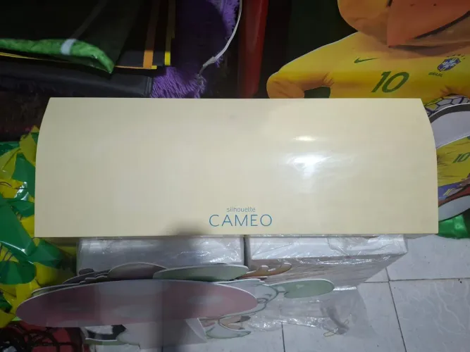 Vendo uma silhoete Cameo valor 900,00
