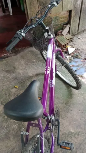 Vendo uma bicicleta, semi nova por motivo de desapego , com documento