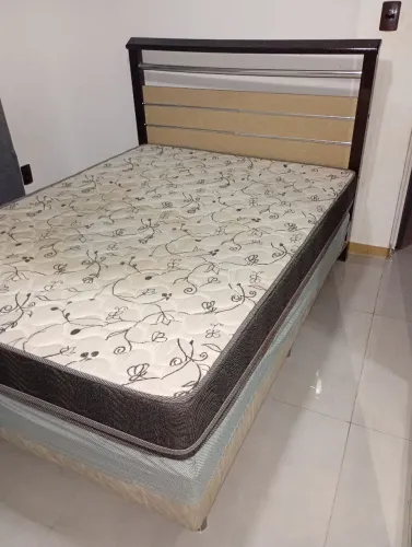 Cama casal com cabeceira