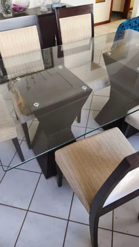 Mesa de jantar com 6 cadeiras