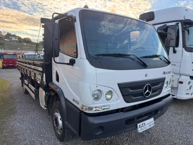 Accelo 815 ano 2013 apenas 117 mil km 