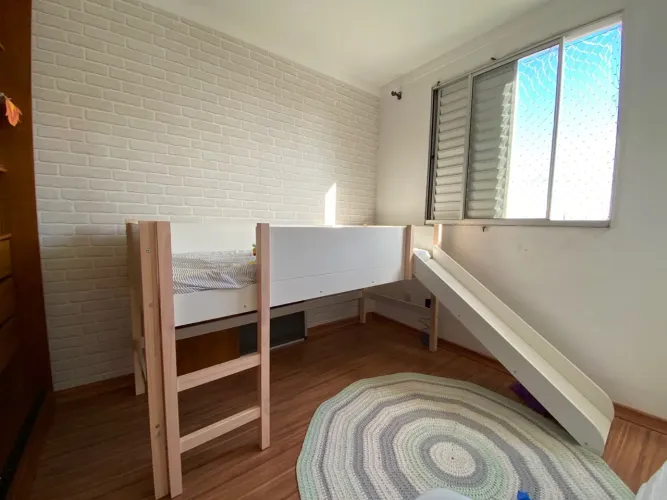 Cama infantil com escorregador pouco usada