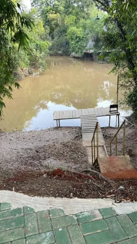 Rancho Vende se na beira Rio sarapui